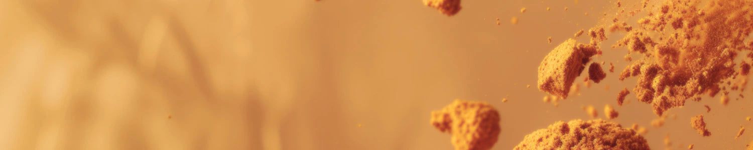 Image de couverture montrant des épices en poudre jaune Flaavup® en lévitation