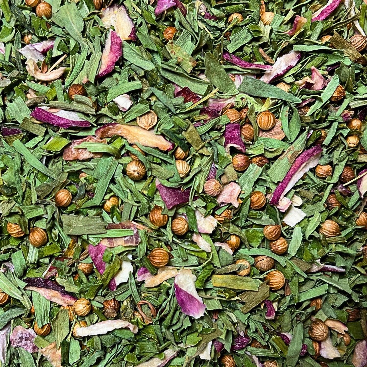 Zoom sur les herbes et les épices du mélange omelette