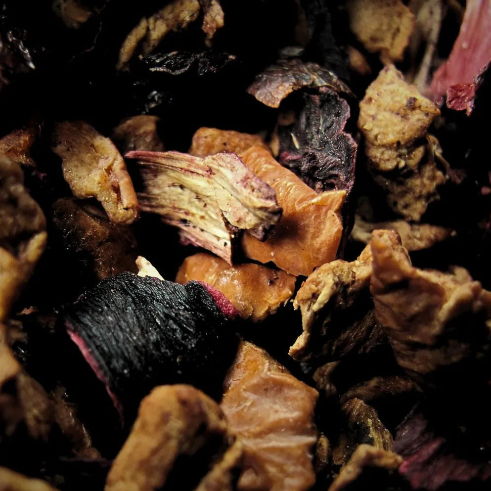 Zoom sur le mélange de fruits et d'hibiscus du mélange de la tisane laxative